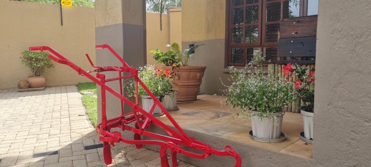 Bed and Breakfast The Leopard Tree Polokwane Esterno foto